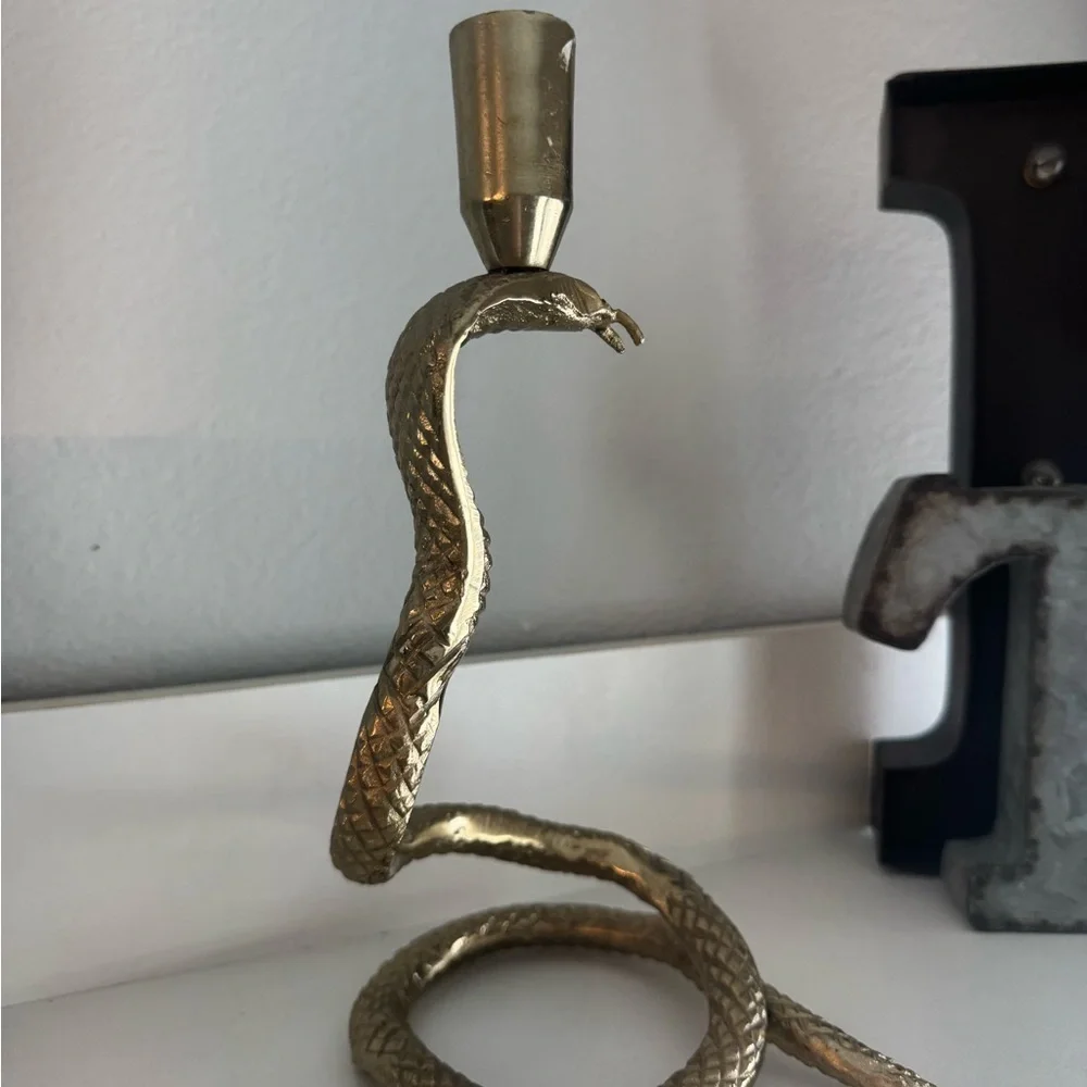 Gold 10’ in Cobra Snake Candle Holder